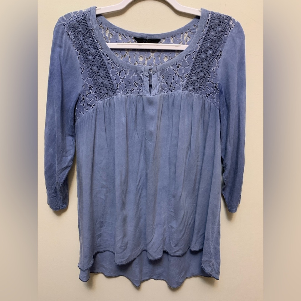 DH3  Blue Lace Detail Top
